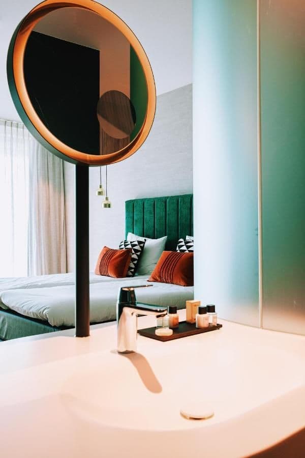 Karpet als accent in een hotelinterieur