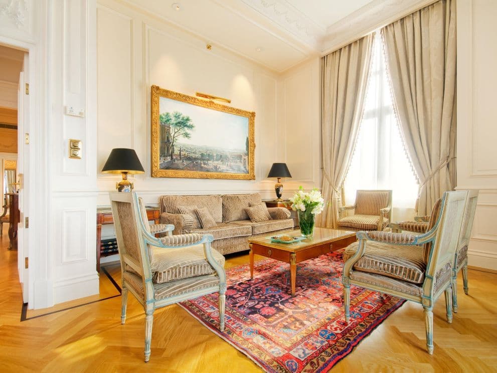 Perzisch vloerkleed in een klassieke suite van het Amstel Hotel